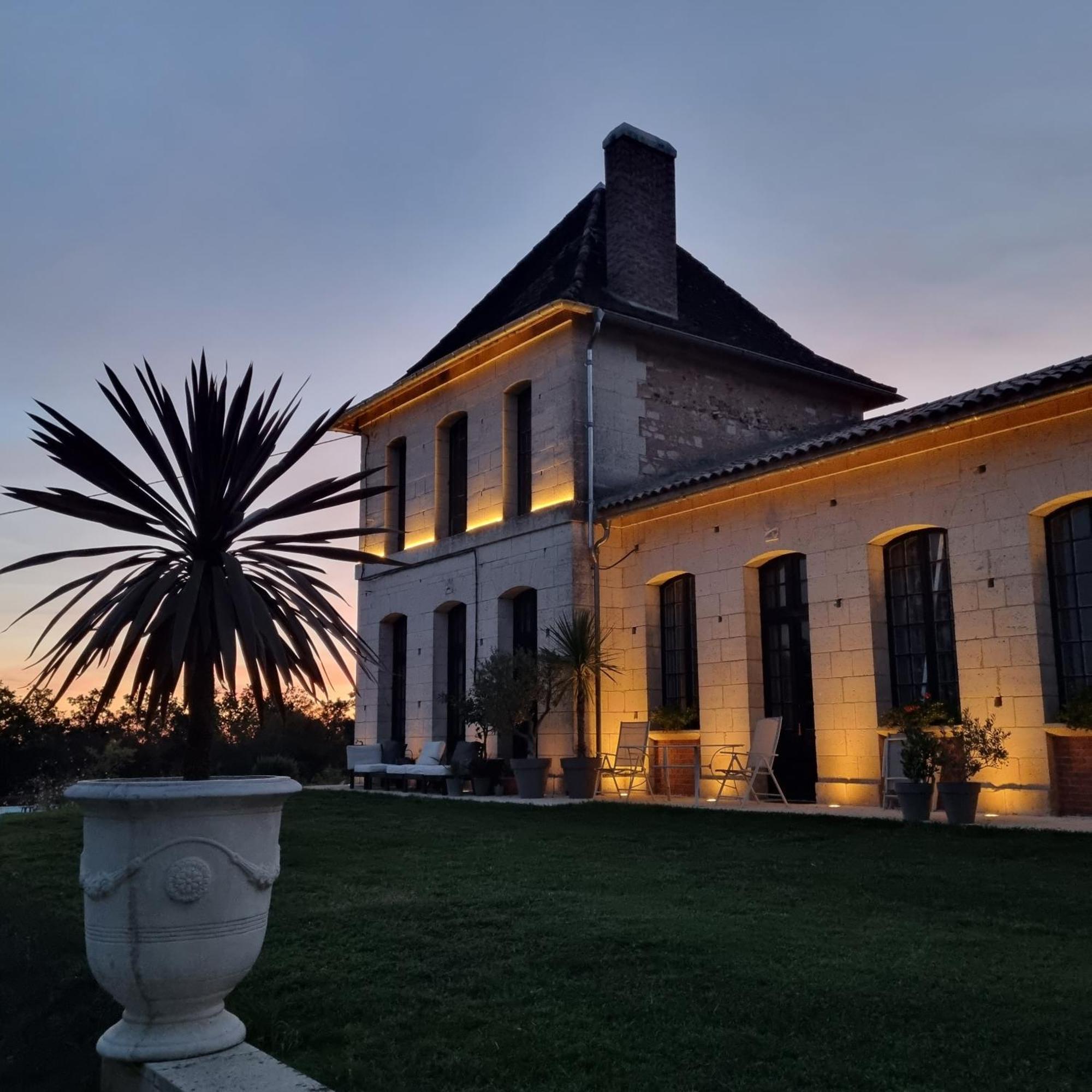 Chateau Neuf Le Desert Apartment Le Pizou Bagian luar foto