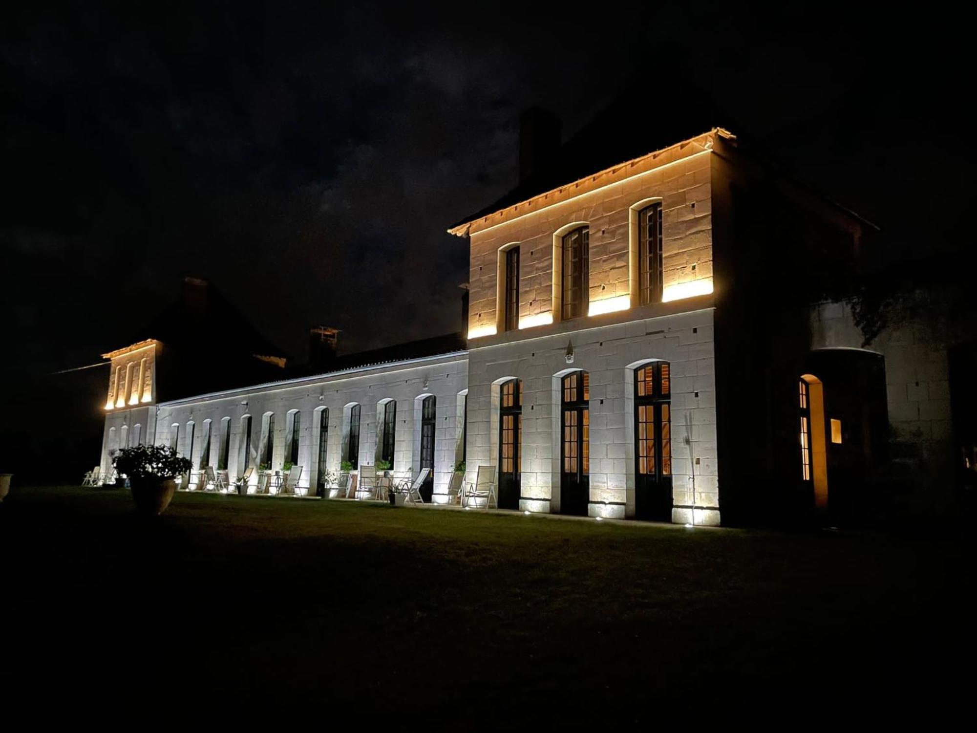 Chateau Neuf Le Desert Apartment Le Pizou Bagian luar foto