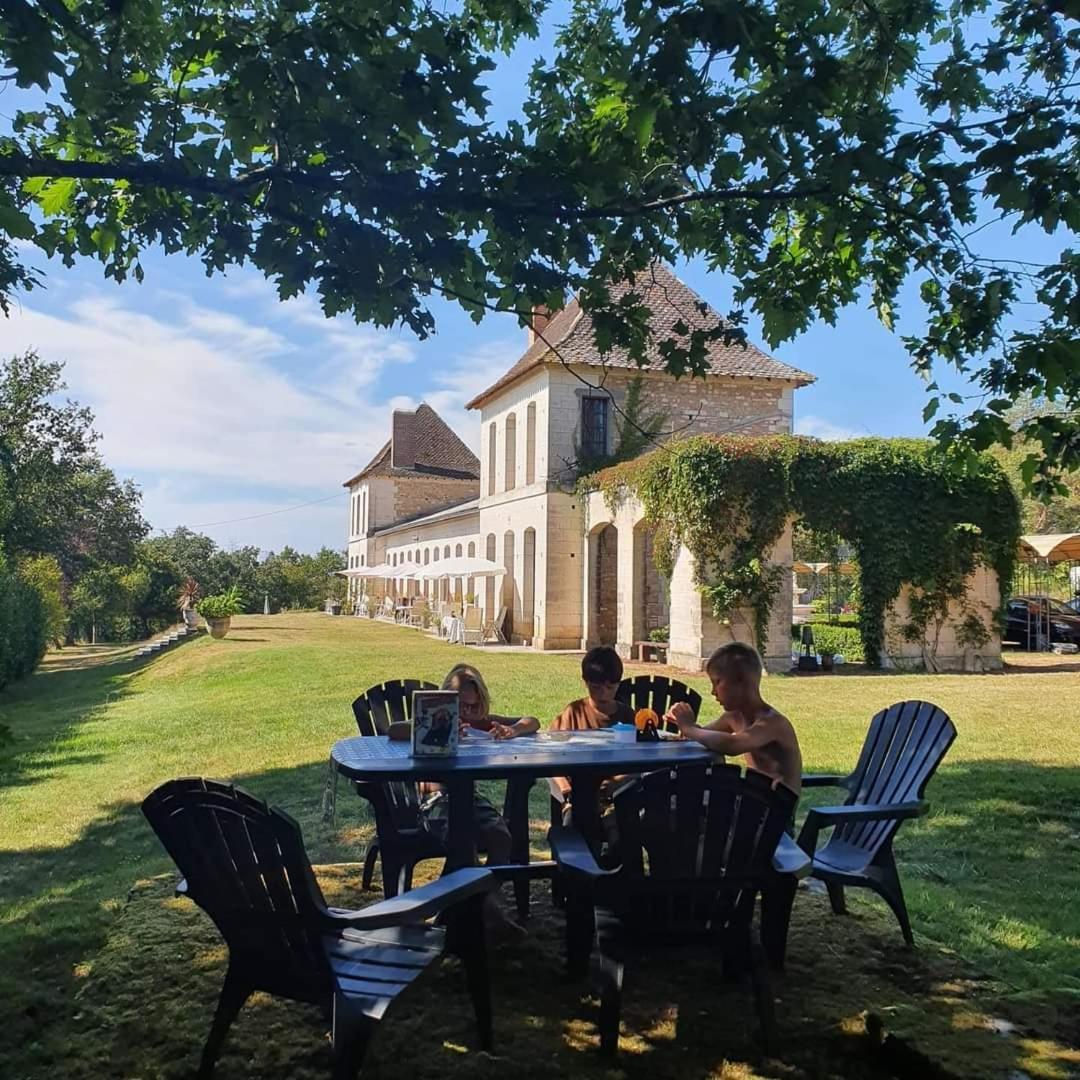 Chateau Neuf Le Desert Apartment Le Pizou Bagian luar foto