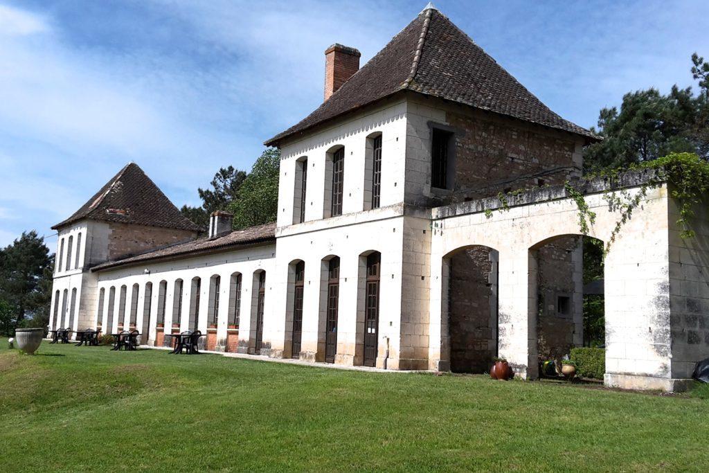 Chateau Neuf Le Desert Apartment Le Pizou Bagian luar foto