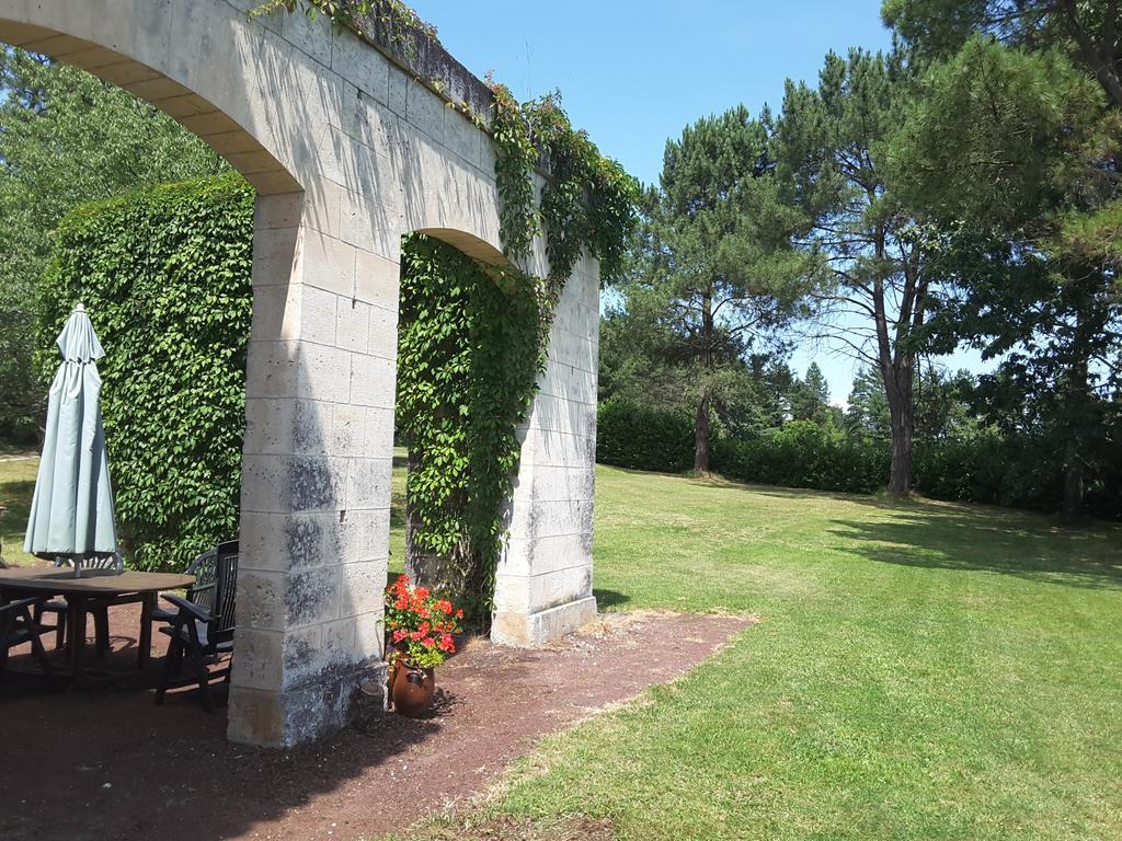 Chateau Neuf Le Desert Apartment Le Pizou Bagian luar foto